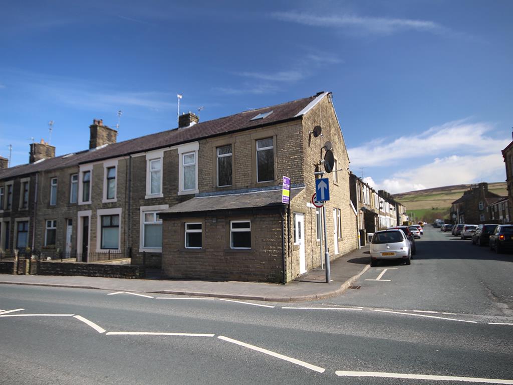 2 bedroom flat To Let in Earby - IMG_6221.jpg